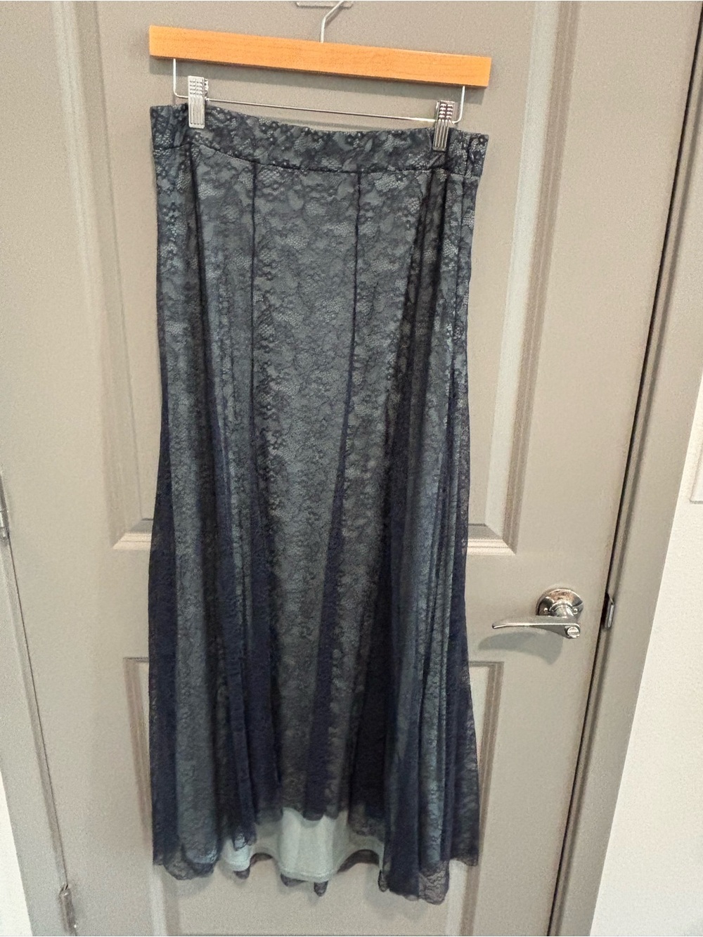Free People Lace Midi Skirt Women’s M Black Lace Overlay Boho Whimsigoth Flowy - Picture 7 of 7